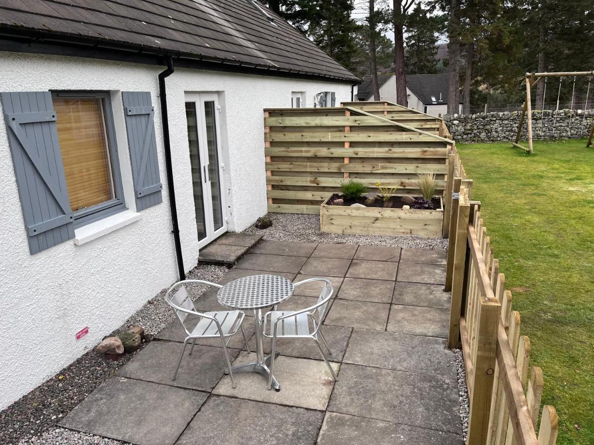 Highland Holiday Cottages Ньютонмор Экстерьер фото