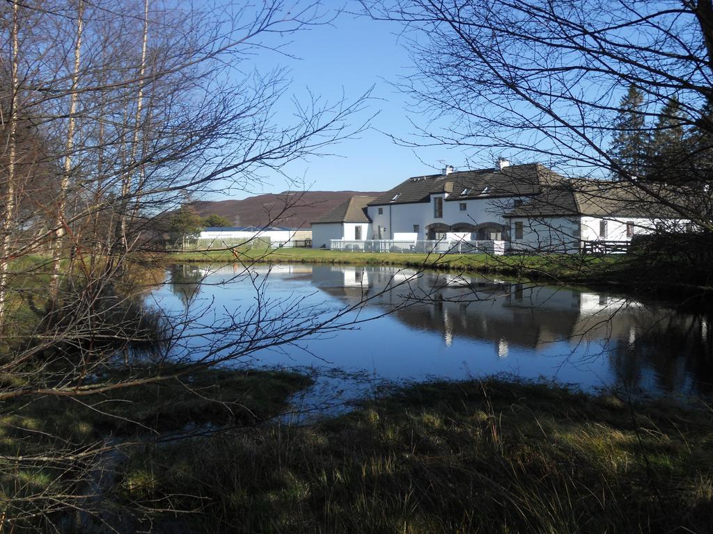 Highland Holiday Cottages Ньютонмор Экстерьер фото